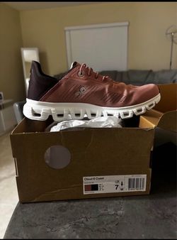 On cloud Women size 7