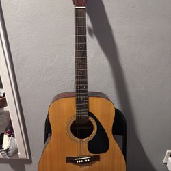Yamaha Wood Guitar 
