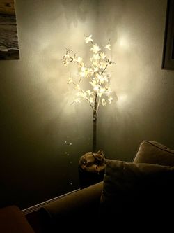 Lighted tree decor