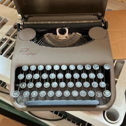 Vintage Corona Zephyr Typewriter 