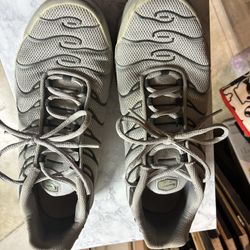 Nike Men’s Size 9 Gray