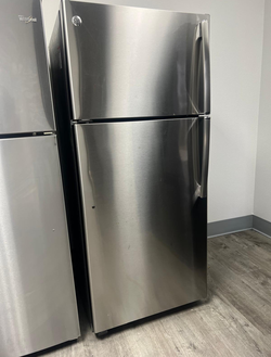 GE Top Freezer Fridge – Stainless, Clean Interior