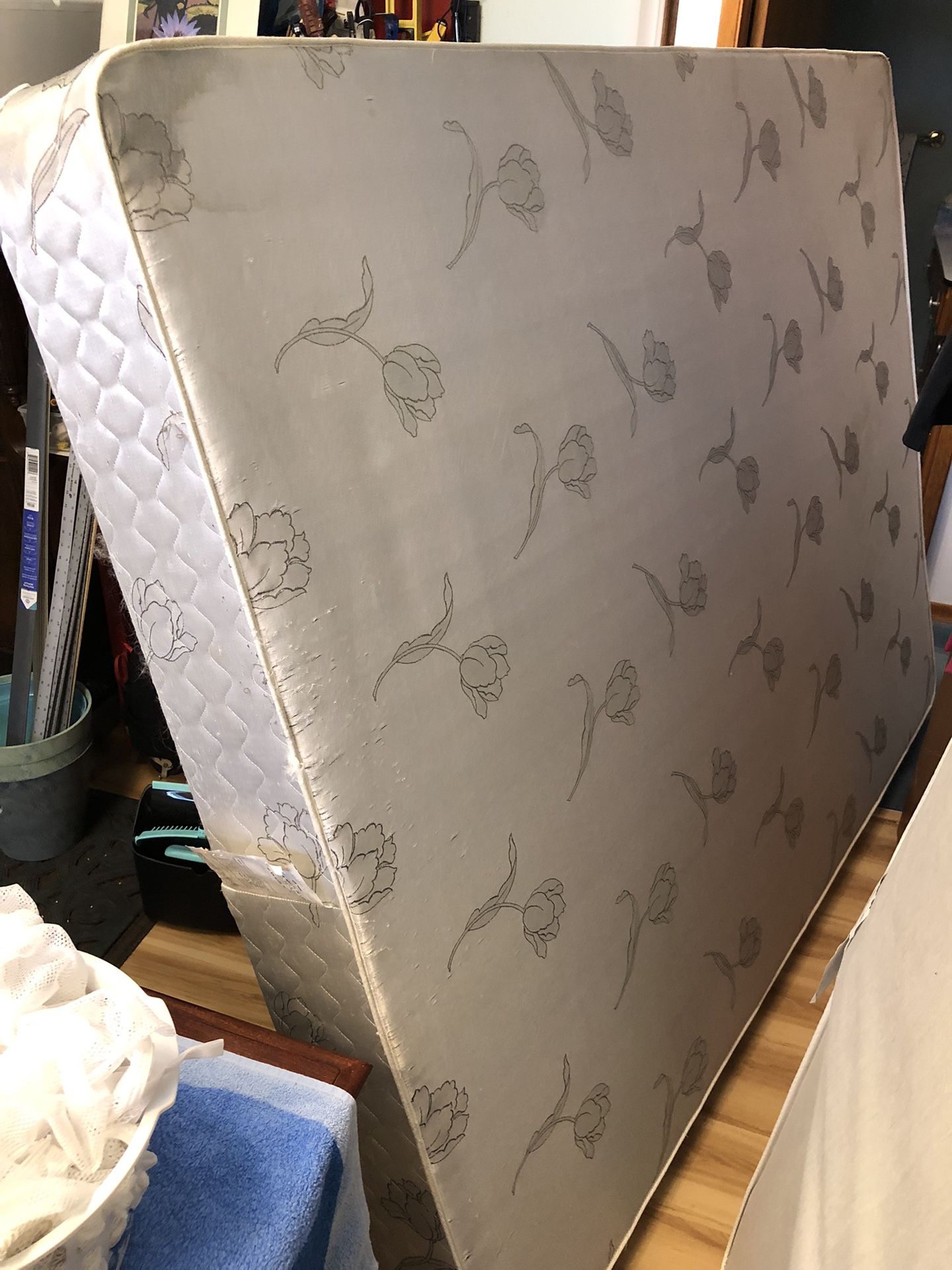 Queen Box Springs Free for Sale in Spokane, WA OfferUp