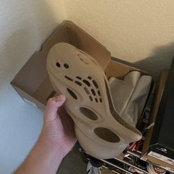 Yeezy Foam Rnnr Ochre Size 9 SOLD
