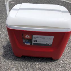 New Igloo Island Breeze 28-Quart Cooler
