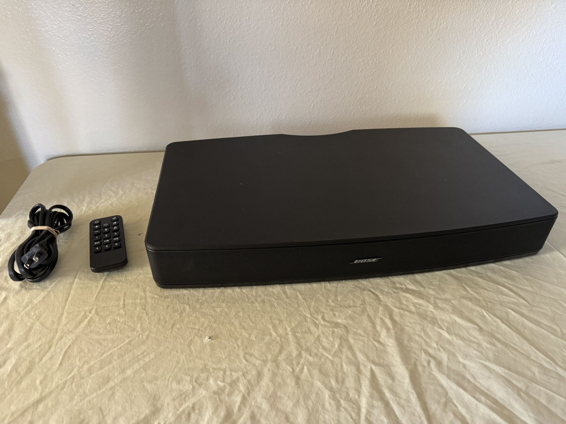 Bose Solo TV Sound System with remote in good working condition