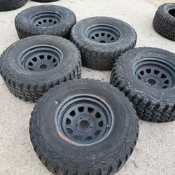 Complete set of 5 Black 17” Wheels and Pro Comp Tires 17 Rims 5 lug 5x5 bolt pattern 5x127 fit Jeep wrangler JK JL Rubicon Sahara 17 Rines negros con