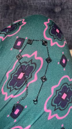 New black  c l o v e r bracelet new