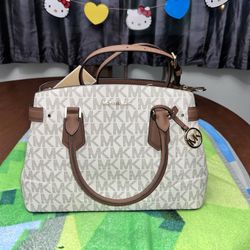 New Micheal Kors Purse