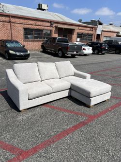 Thomasville Dillard 2-piece Fabric Sofa with Reversible Chaise 