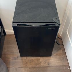 Insignia Mini-Refrigerator 