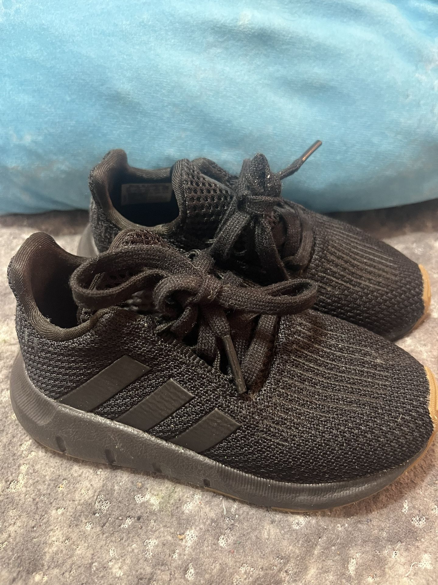 Adidas Swift Run