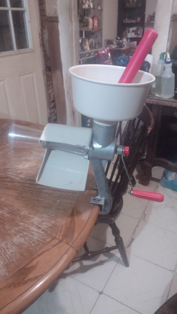 Back to Basics Food Strainer & Sauce Maker 220 Manual Hand Crank