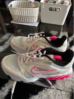 Tennis shoes size 9