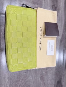 Auth Louis Vuitton Infini leather zipped vertical wallet