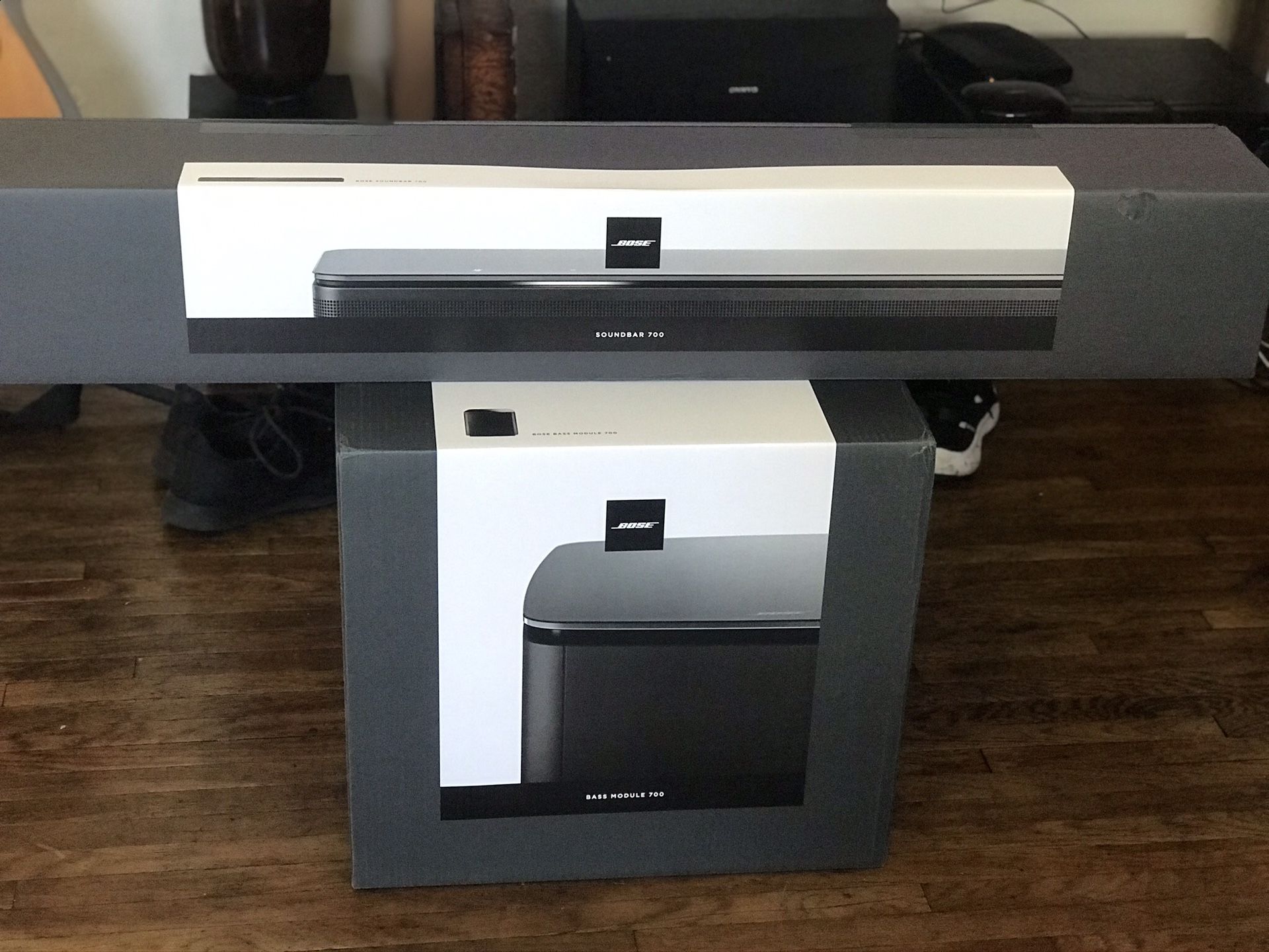 Bose 700 soundbar and bass module package