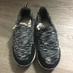 Girls size 3 black and white slip-on casual memory foam sole shoes