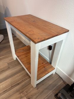 Accent table