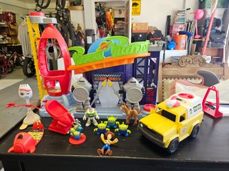Toy story pizza planet w/ 7 figures, pizza delivery truck and rocket ship
