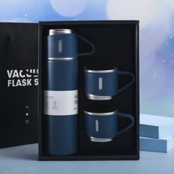 Gift set of 4 items: stainless steel bottle and gla