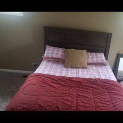  Queen Size Bed 
