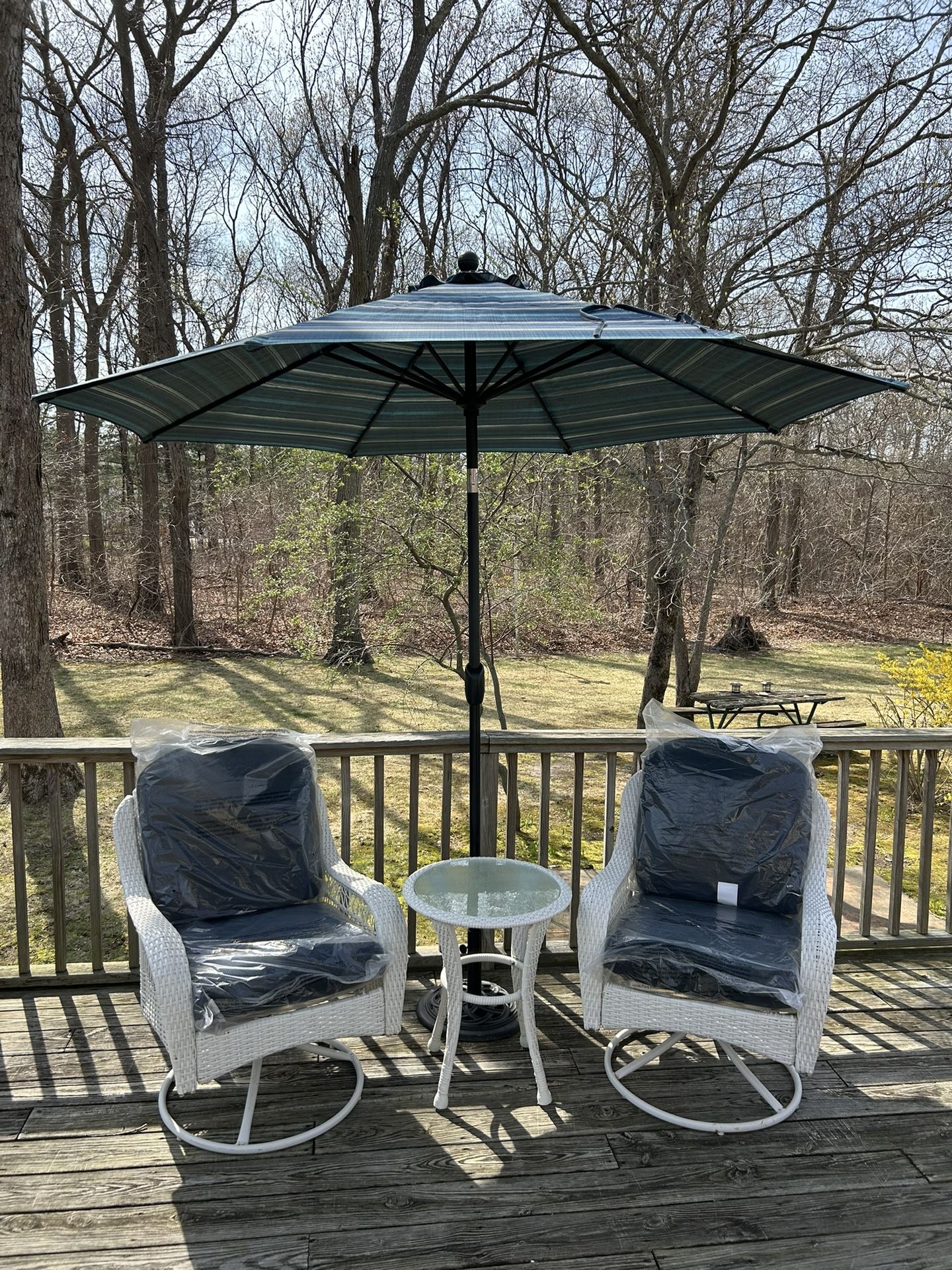 BH&G 4pc. Outdoor Patio Set w/ NEW Cushions