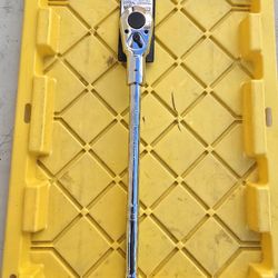Powerbuilt Long Reach Ratchet 20 Inch Length, 3/4 Inch Drive,
Spiral-Machined Handle, 9 Degree Rotation, Reversible Switch
Hand Tool -
