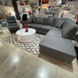 Sectional Sofa  ( FINANCING AVAILABLE NO CREDIT NEEDED)