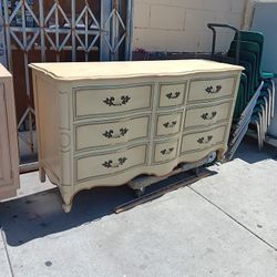 Drexel 9-drawer French Provincial Dresser W/ Mirror