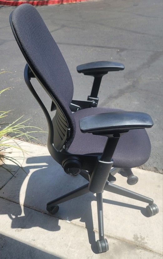 Steelcase Leap V2 Office Desk Gaming Chair