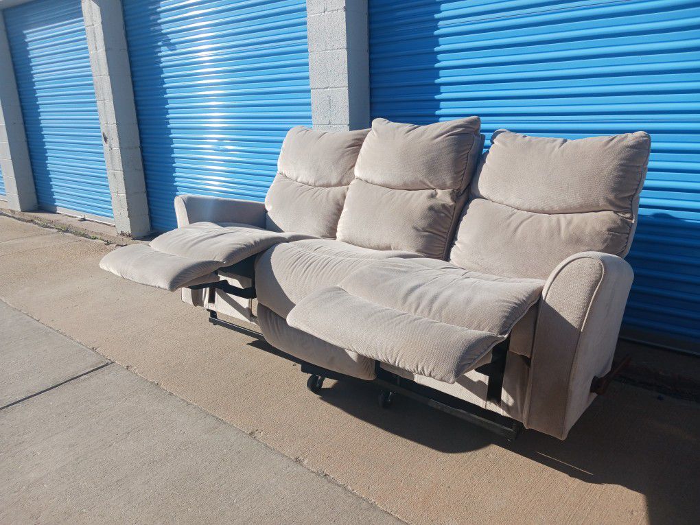 Reclining Couch (Delivery Available$)