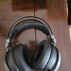 Razer Nari Ultimate Wireless 7.1 Surround Sound Gaming Headset