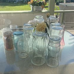 Flower vases, diferent sizes 7 mason jars, 12 flower vase.