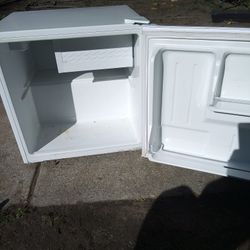 !! Mini Refrigerator Hair No Shelves