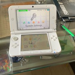 Nintendo 3DS XL YOSHI (TRADING)