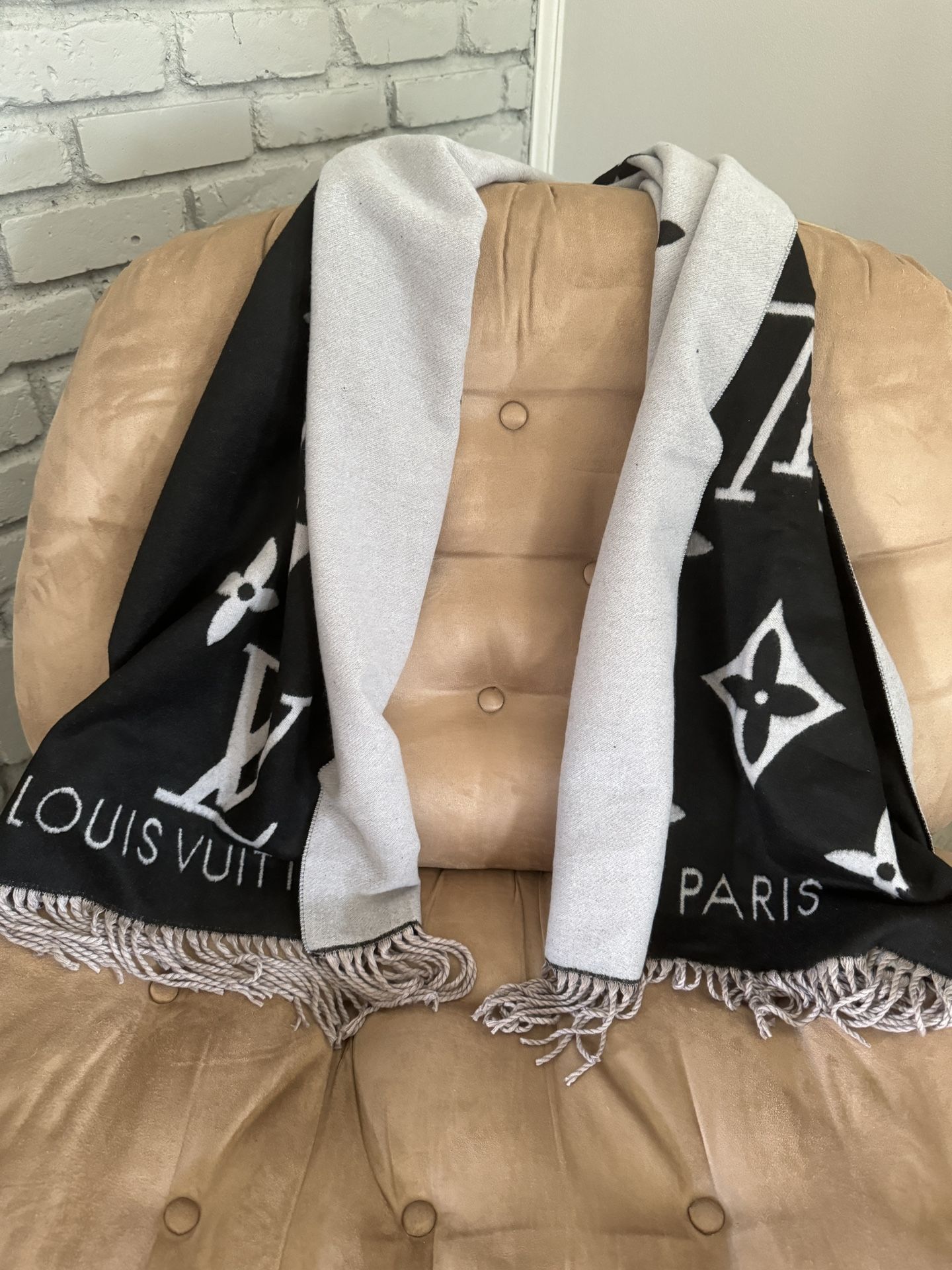 Louis Vuitton Scarf (Authentic)