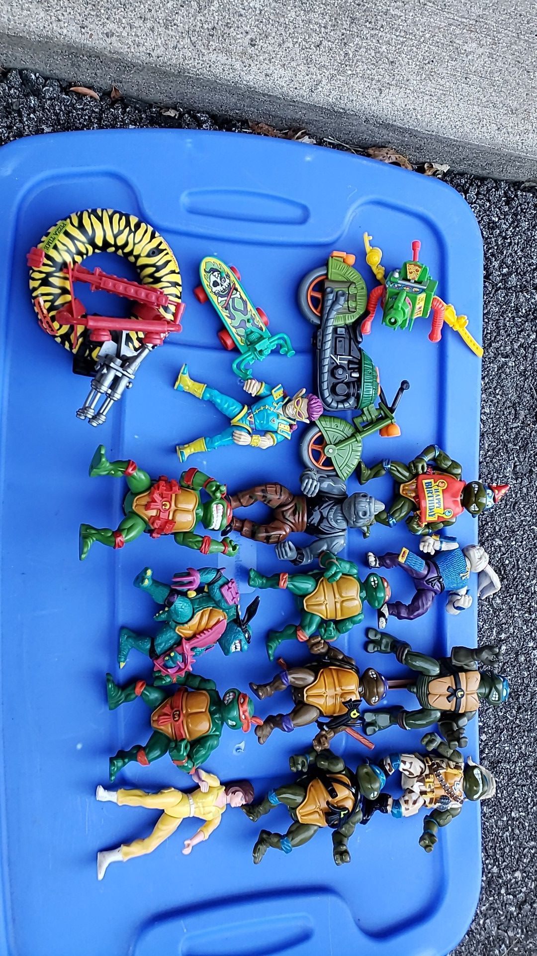 Vintage tmnt figures,april,leo,donatello,michael,motorcycle vehicle