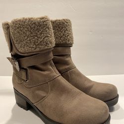 Ladies New White Mountain Boot 61/2M