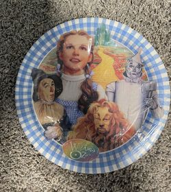 Vintage, wizard of oz paper plates. 8 pack, 9 inch