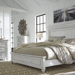 Kanwyn Whitewash Panel Bedroom Set

