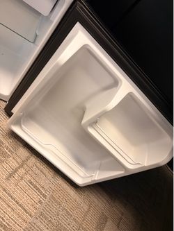 Hisense Mini Fridge / Compact Refrigerator – Black