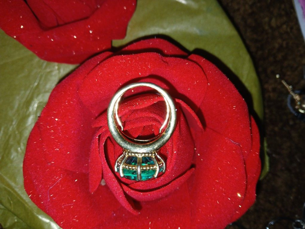 Beautiful Ring For Sale Asis