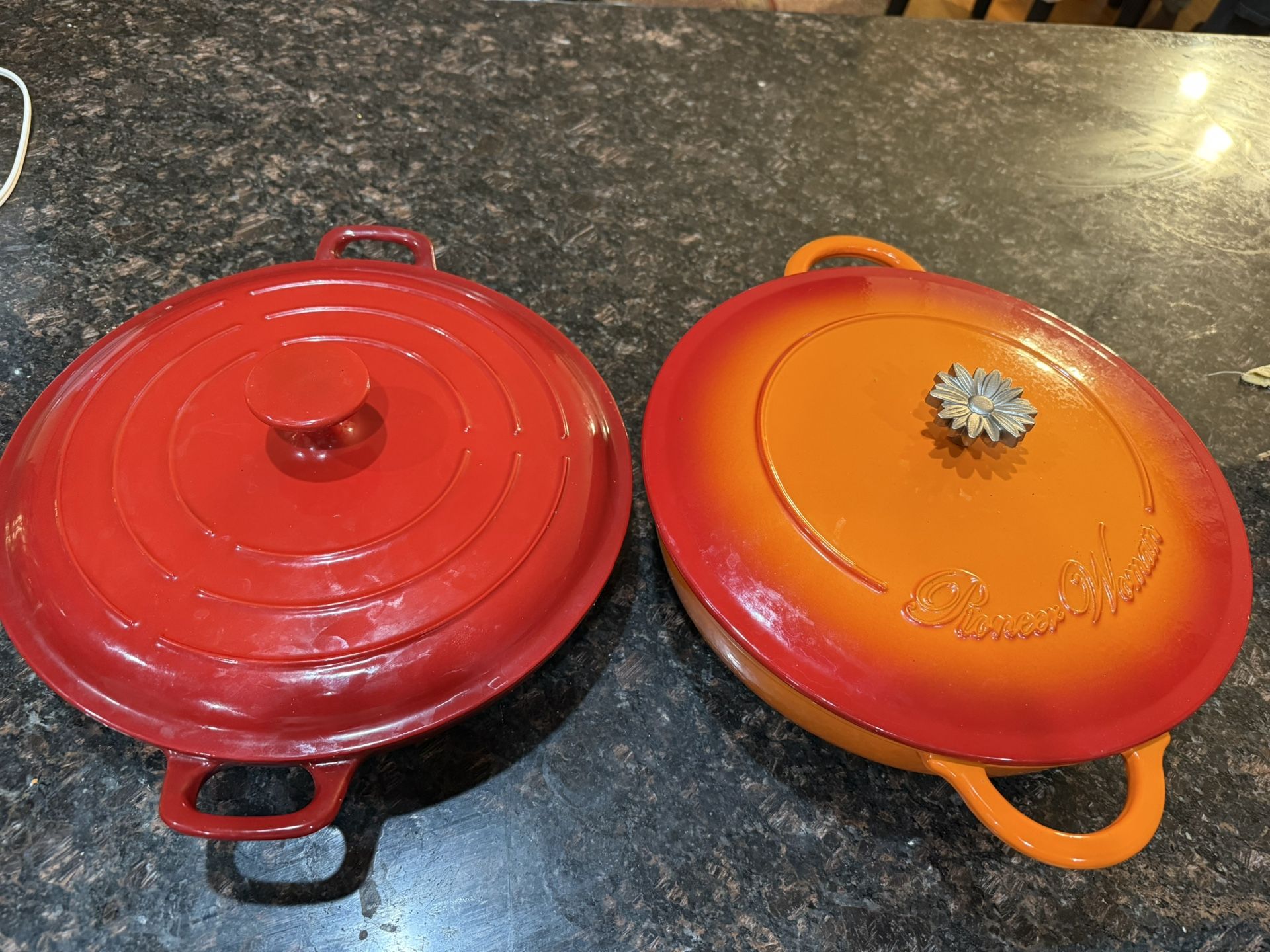 Set Of Two Dutch Oven