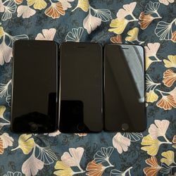 3 Iphone SE’s