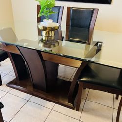 Get  eady For The Holidays!🎄Dining Set 6 Chairs (Practically New) Free Mirror