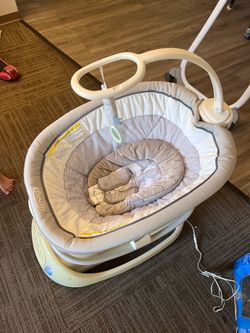 Graco Electric Baby Bassinet & Rocke