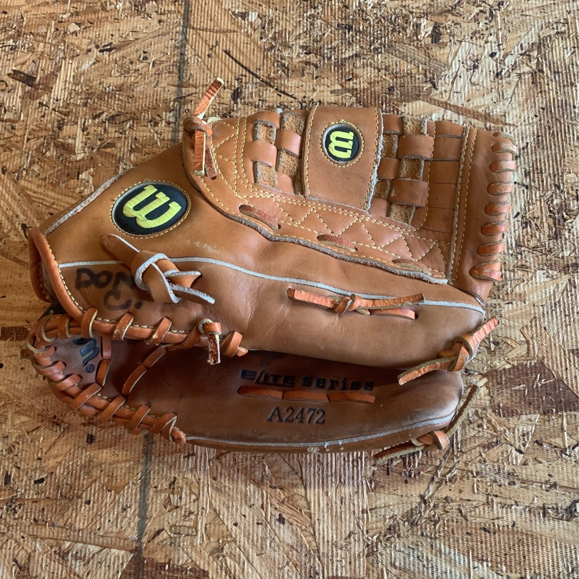 Wilson A-2472 Baseball /Softball Glove