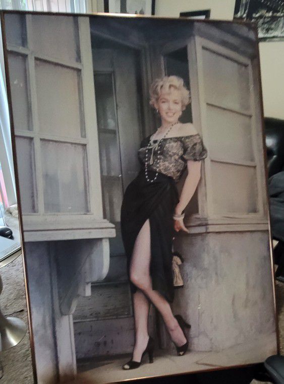 Large Portrait Of Marilyn Monroe 