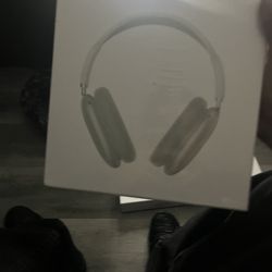 AirPods Maxes Completely Sealed 