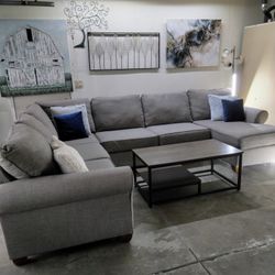 Free Delivery 3 Piece Sectional Couch 